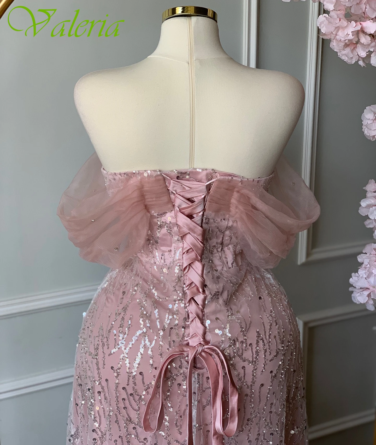 ชุดราตรีทรงเอไลน์คอเรือแขนสั้นแบบสั่งตัด ดีไซน์หรูหรา สง่างาม เหมาะสำหรับโอกาสพิเศษ ชุดออกงานคลาสสิก