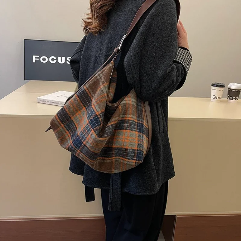 

Известная дизайнерская кожаная сумка через плечо для женщин, классическая элегантная сумка с кисточками, популярный и универсальный вариант для переноски