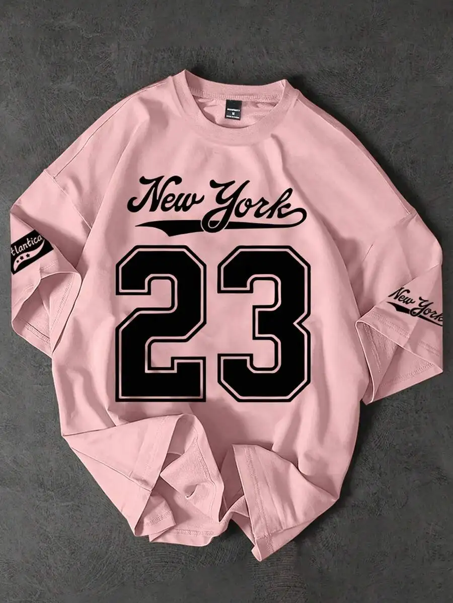 

Мужская розовая футболка оверсайз с графическим принтом, круглым вырезом и короткими рукавами