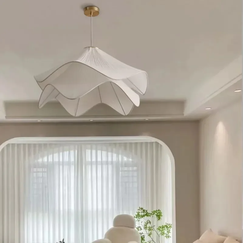 Candelabro de estilo crema francés, lámpara principal para sala de estar, luz de dormitorio nórdica Simple, cálida, romántica, lámpara de sombrero de paja para dormitorio principal