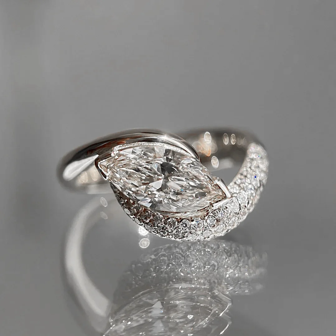 Hot Sale Simulation Mozambican Diamond Engagement Silver Ring High Sense Light Luxury Diamond Horse Eye Zircon Women's Ring Ring