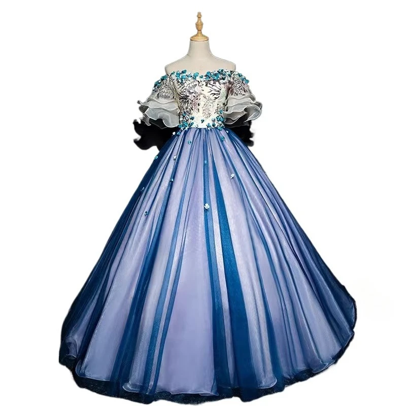 Abito da sera da donna con maniche a palloncino monospalla, adesivi alla moda, esame d'arte sul palco, abito da spettacolo, banchetto, grande abito da esposizione