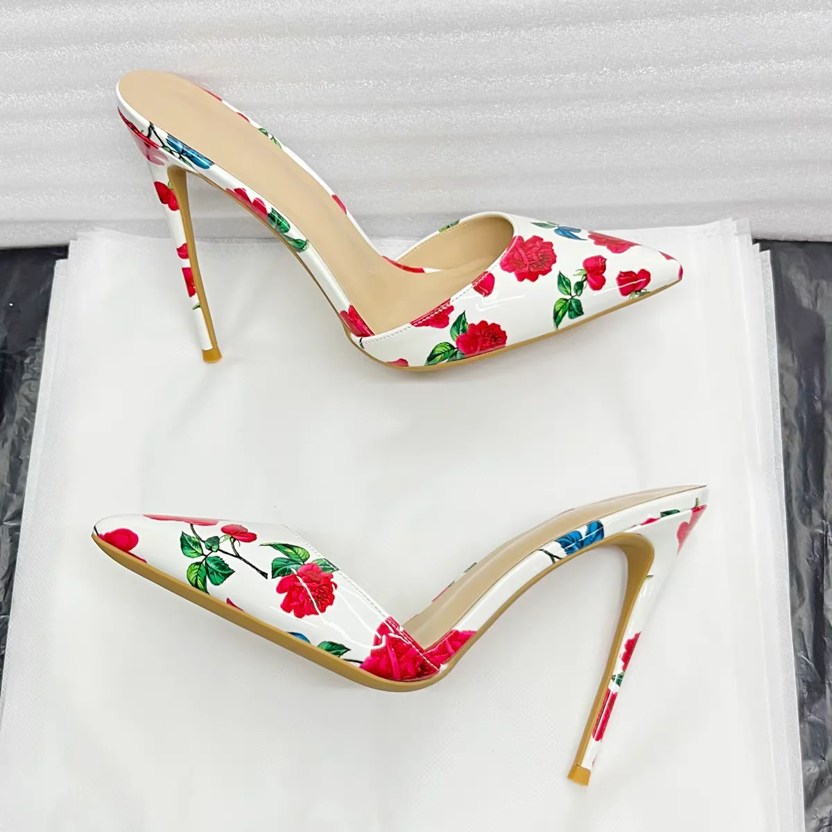 Weiße Blumenmuster-Slip-On-Pumps, dünner hoher Absatz, spitze Zehen, modisch, cool, 2025, Sommer, große Damenschuhe, Zapatillas Mujer