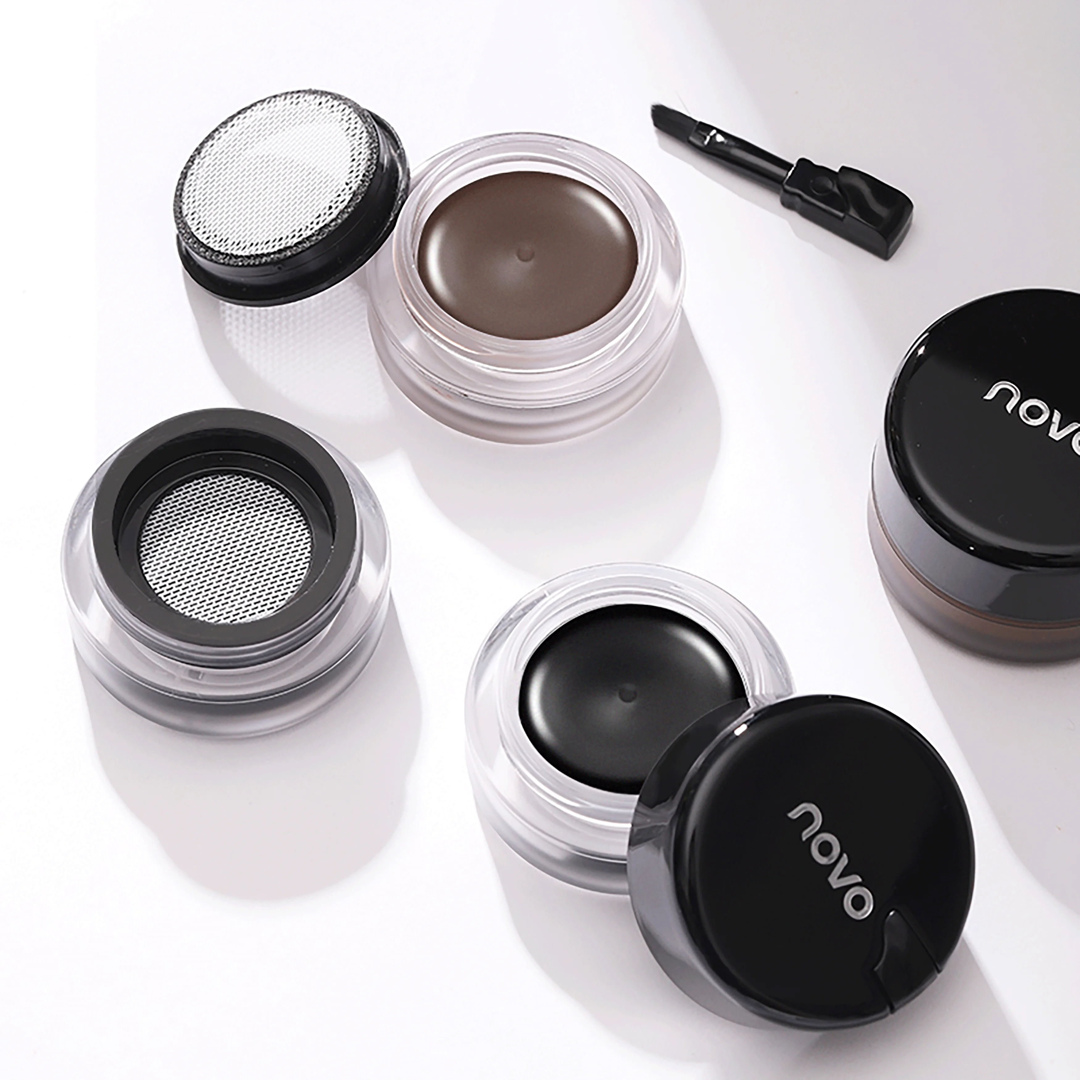 كحل NOVO مقاوم للماء والعرق وسريع الجفاف في تركيبة حريرية ناعمة للحواجب والعيون ذات المظهر الطبيعي. #1