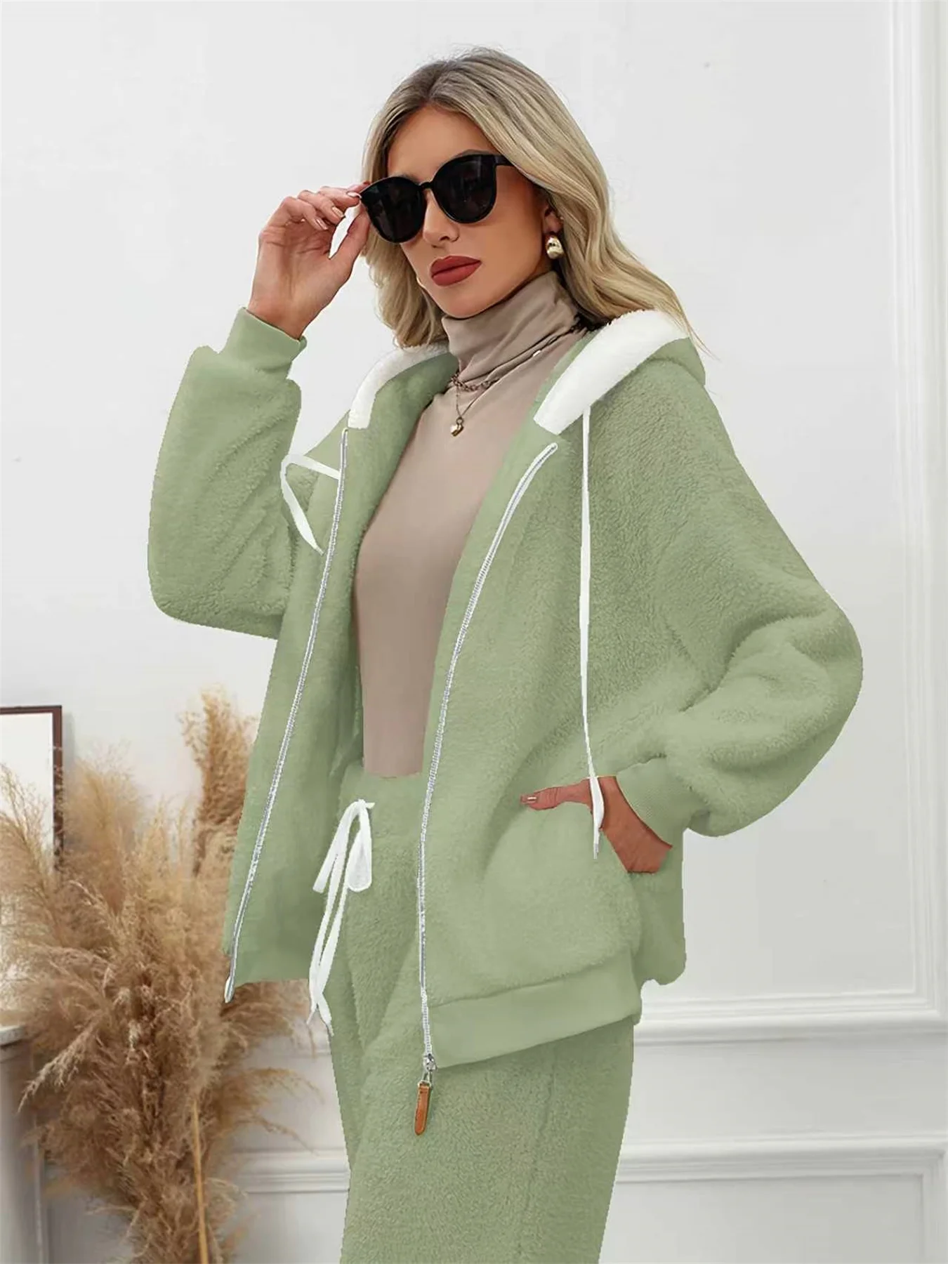 Women's Autumn and Winter Gentle Solid Color Elegant Hooded Zipper Jacket - Suitable for Daily Wear