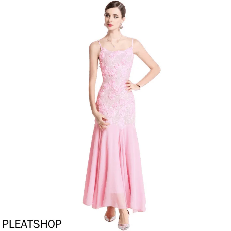 Sukienka na ramiączkach z ciężkim przemysłowym haftem koralikowym, róża, lekka, luksusowa, podkreślająca talię, wieczorowa, syreni ogon, długa.