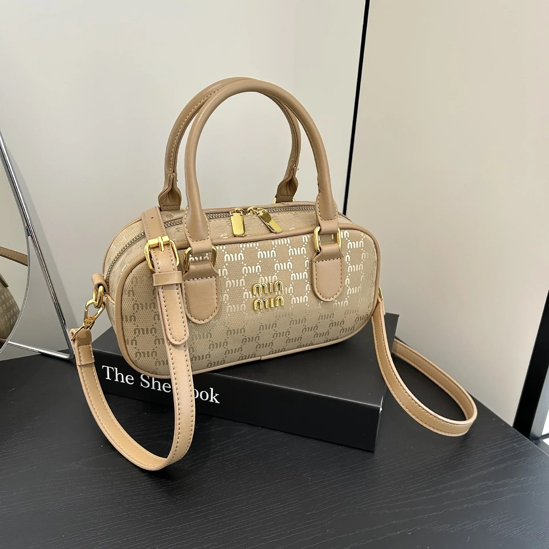 

2025 Новая женская квадратная сумка премиум-класса с текстурой — легкая роскошная универсальная сумка через плечо/через плечо | Бесплатная доставка