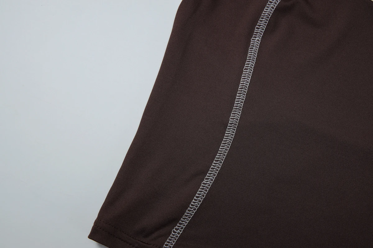 Hugcitar Fashion 2-teiliges Set: Farbblock-Neckholder-Top mit heller Linienverzierung und Blumenmuster-Shorts für Damen, Sport- und Party-Outfits – Detail 12