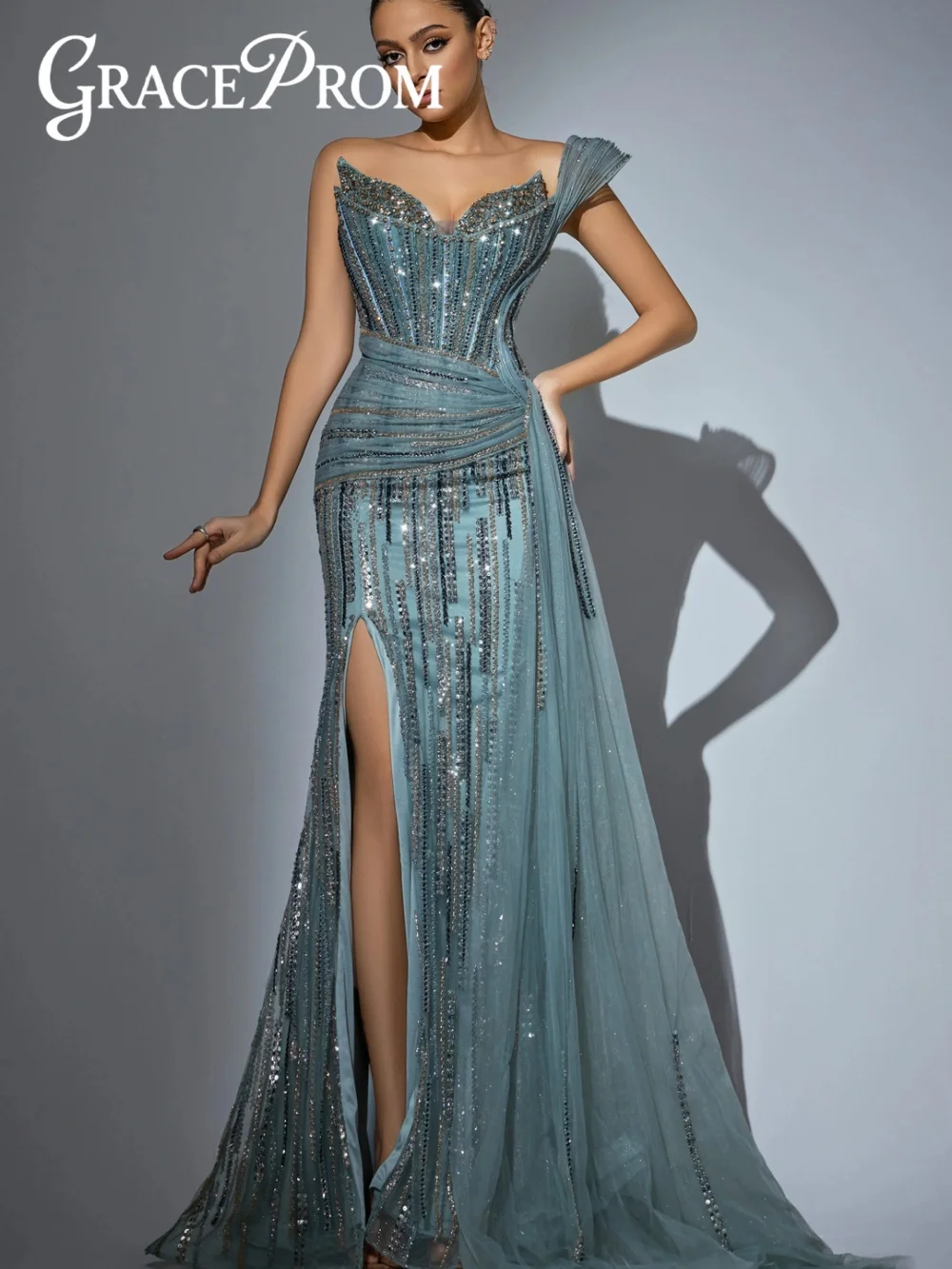 

Романтическое вечернее платье на одно плечо. Элегантное вечернее платье из бисера. Изящный съемный подол. Вечернее платье длиной до пола. Индивидуально.