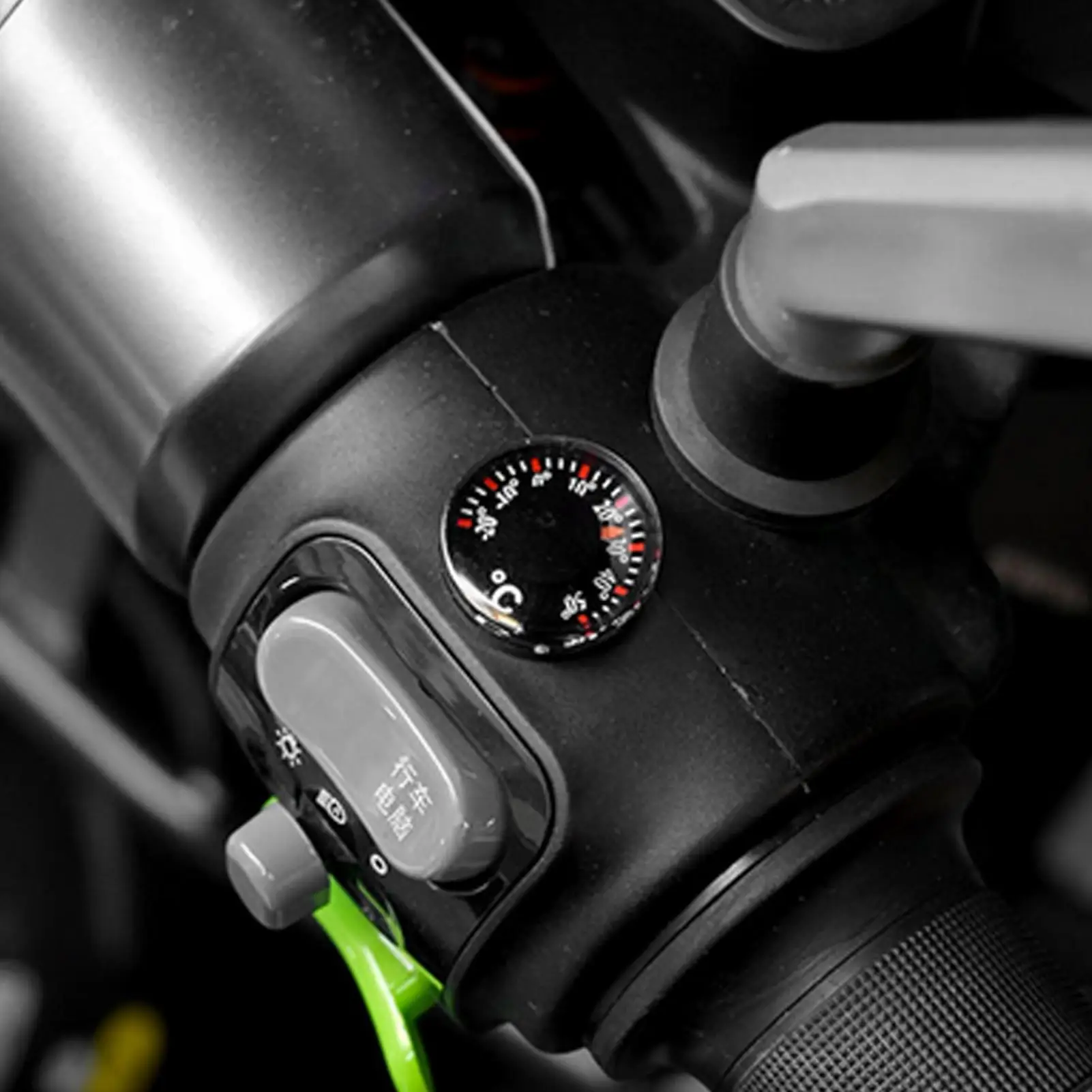 Picture 3: 1-Piece Mini Car Thermometer Battery-free Dashboard Thermometer, Easy Stick Mount, No Battery Required, BHL1387-FRO
