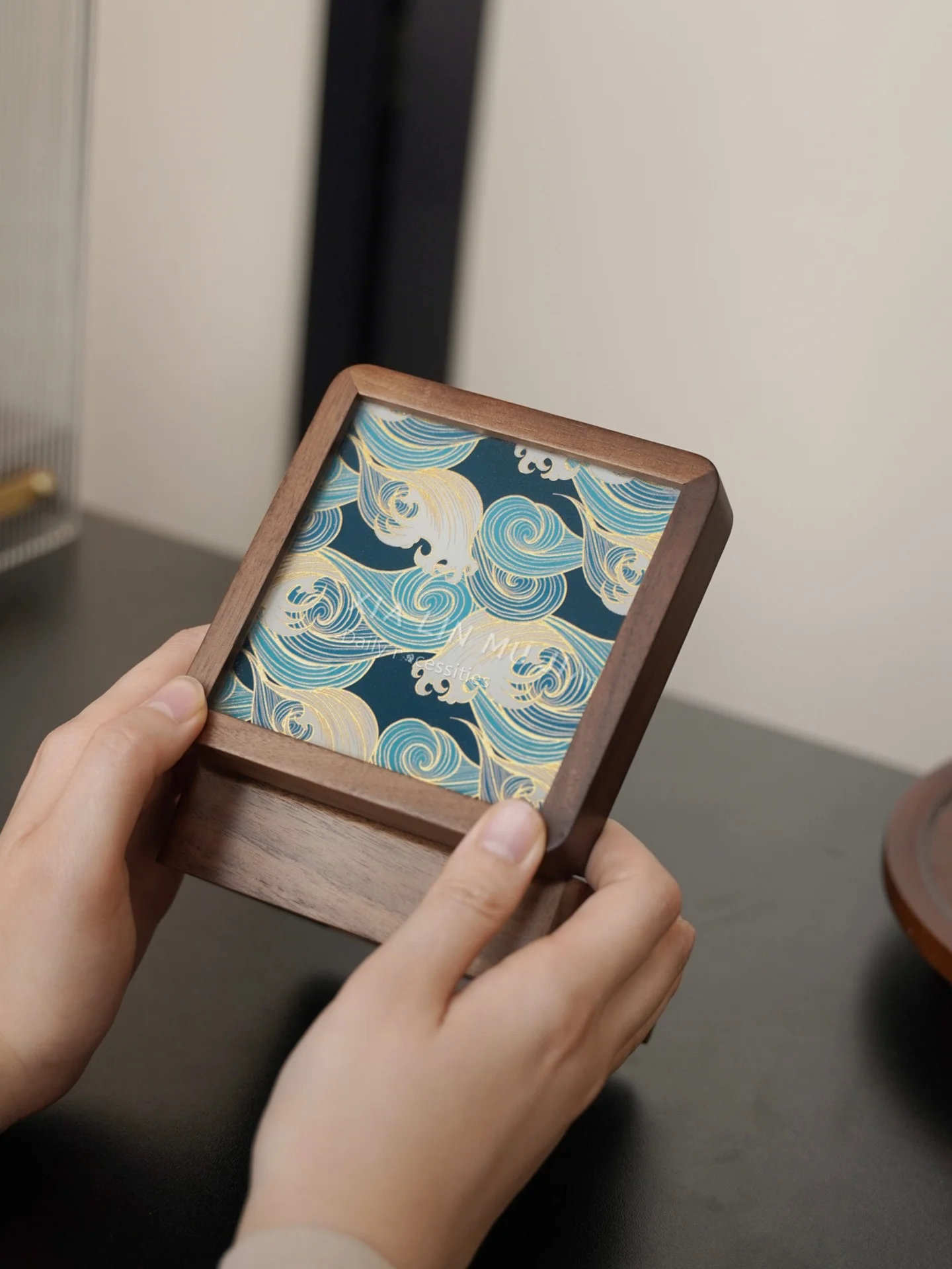 

Оригинальная деревянная шкатулка для хранения украшений National Sle: коробка для браслетов, маленькая подарочная коробка, упаковка для цепочек на руку, футляр для браслетов.