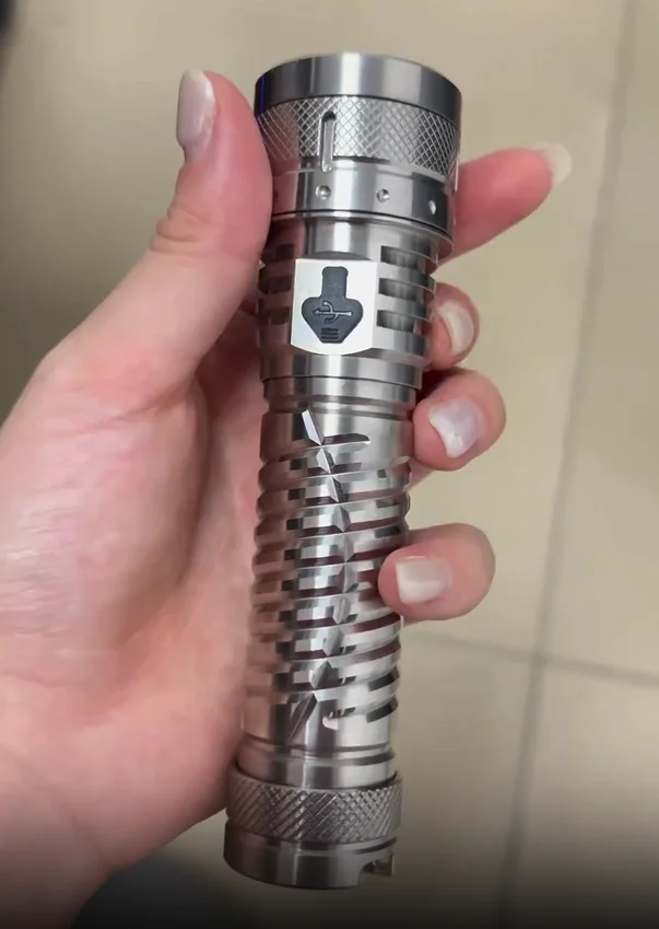 Used EDC VASTLITE VersaBOW White Laser Flashlight Titanium Alloy Outdoor Tools Strong Light Torch Lamp Decompression Toy