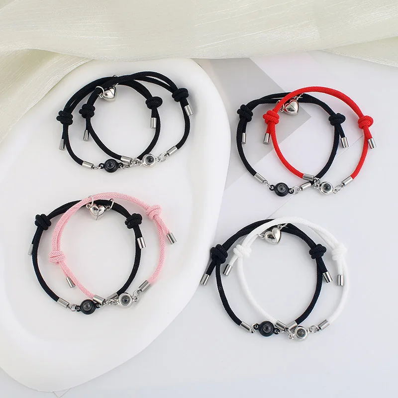 سوار رومانسي للزوجين 100 لغة أحبك سوار مطابقة مغناطيسي من الفولاذ المقاوم للصدأ قابل للتعديل في عيد الحب