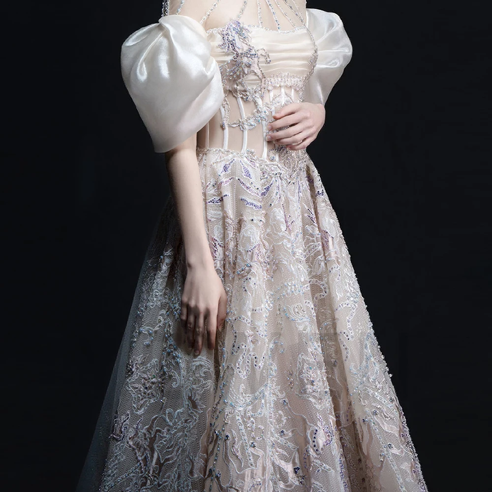 Luxe avondjurk met hoge hals, elegante formele bruiloft, beroemdheid galajurk