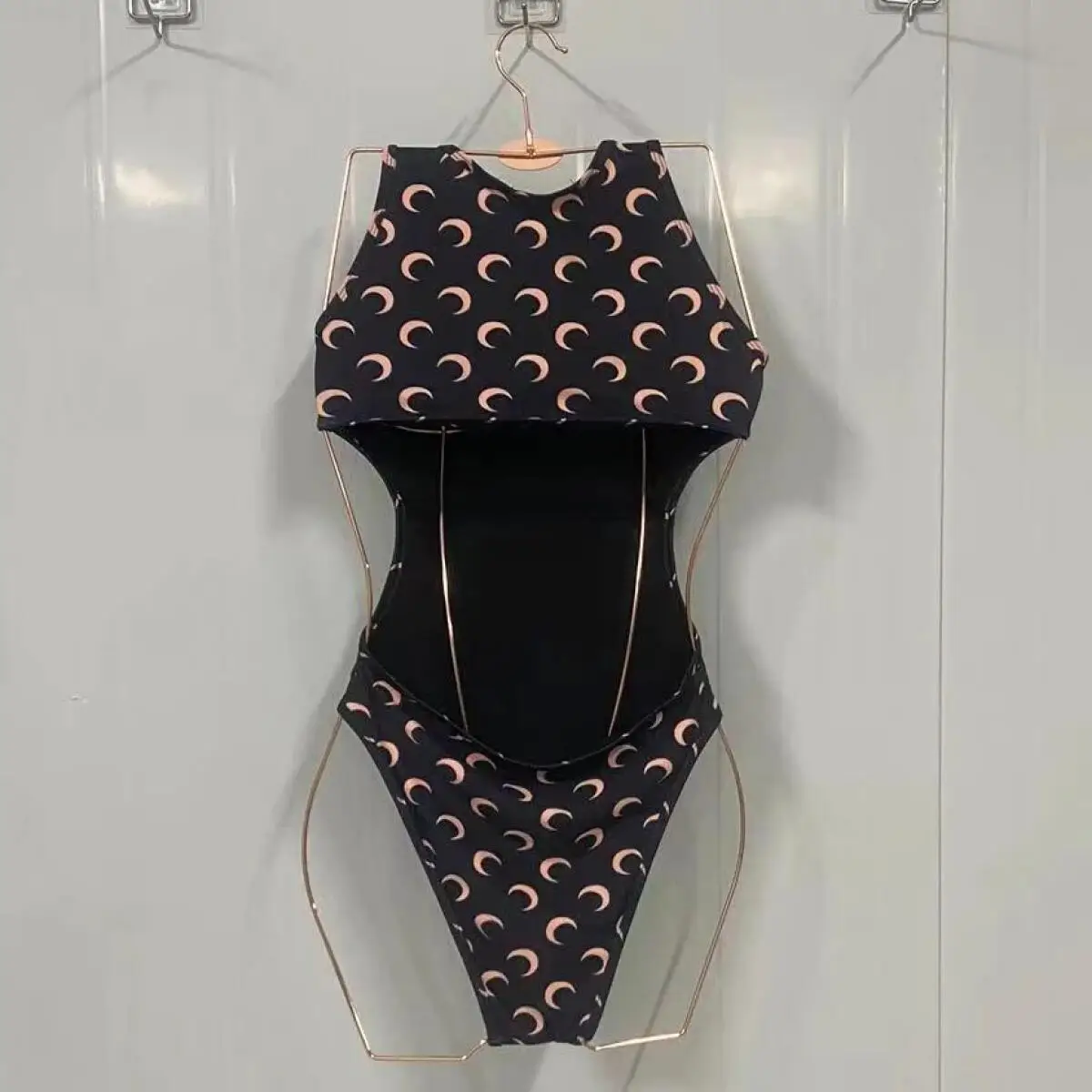 ملابس سباحة نسائية بأكمام طويلة قطعة واحدة مثيرة على الطراز الكوري مطبوعة على شكل قمر بدون ظهر للحماية من الشمس ملابس شاطئ ربيعية ساخنة بدلة استحمام