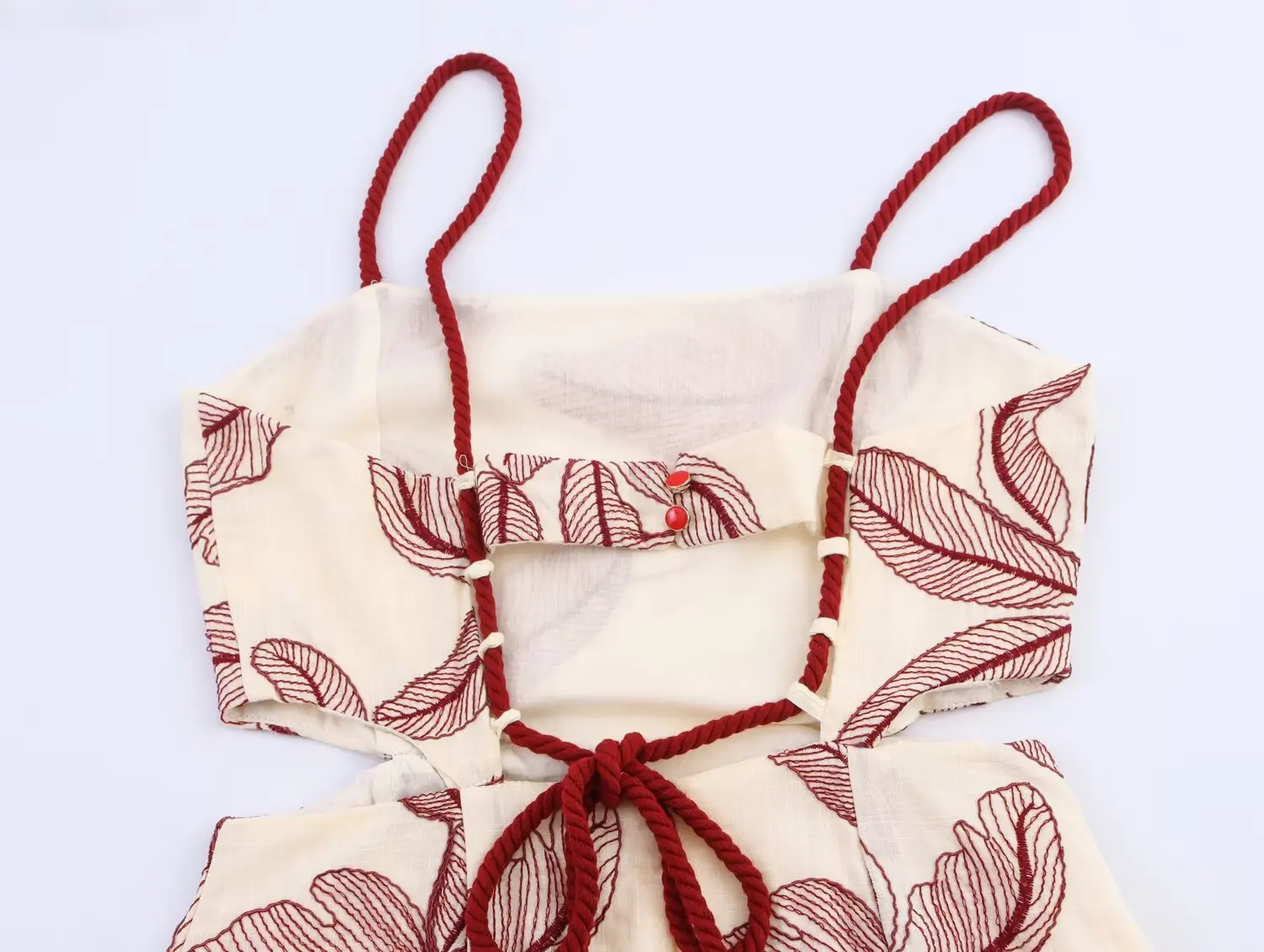 콘달라 가을 여성 우아한 자수 캐미 드레스 슬림 웨이스트 홀로우 아웃 미디 드레스 2025 여름 가을 패션 휴가 섹시 드레스