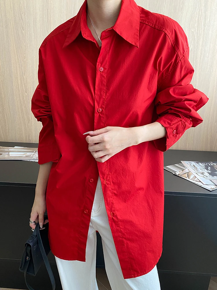 YERMORA بلوزة غير رسمية قصيرة كبيرة الحجم بأزرار حمراء للنساء طية صدر السترة وأكمام طويلة قميص فضفاض جديد موضة المد ربيع الخريف 2025