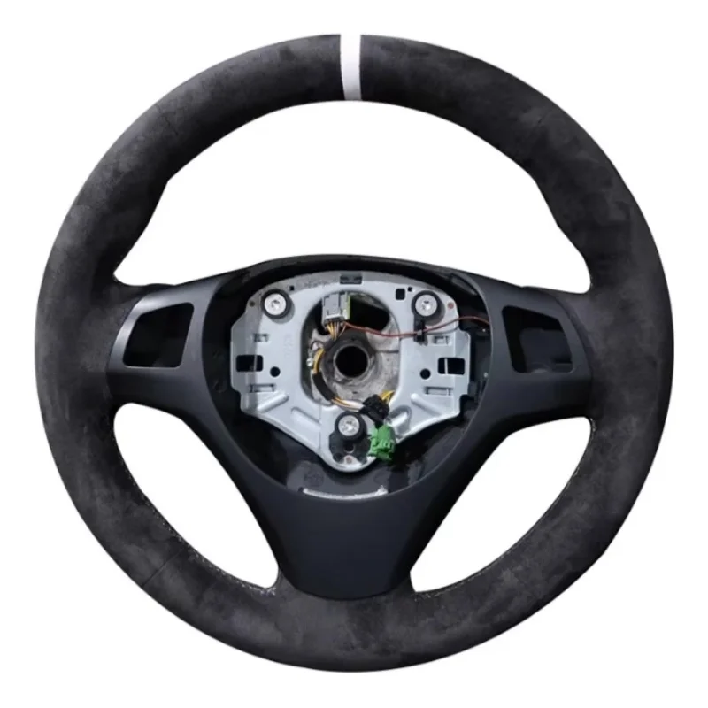 

Индивидуальный противоскользящий чехол из замши для руля BMW M Sport (M3, E90, E91, E92, E93, E87, E81, E82, E88, X1, E84)