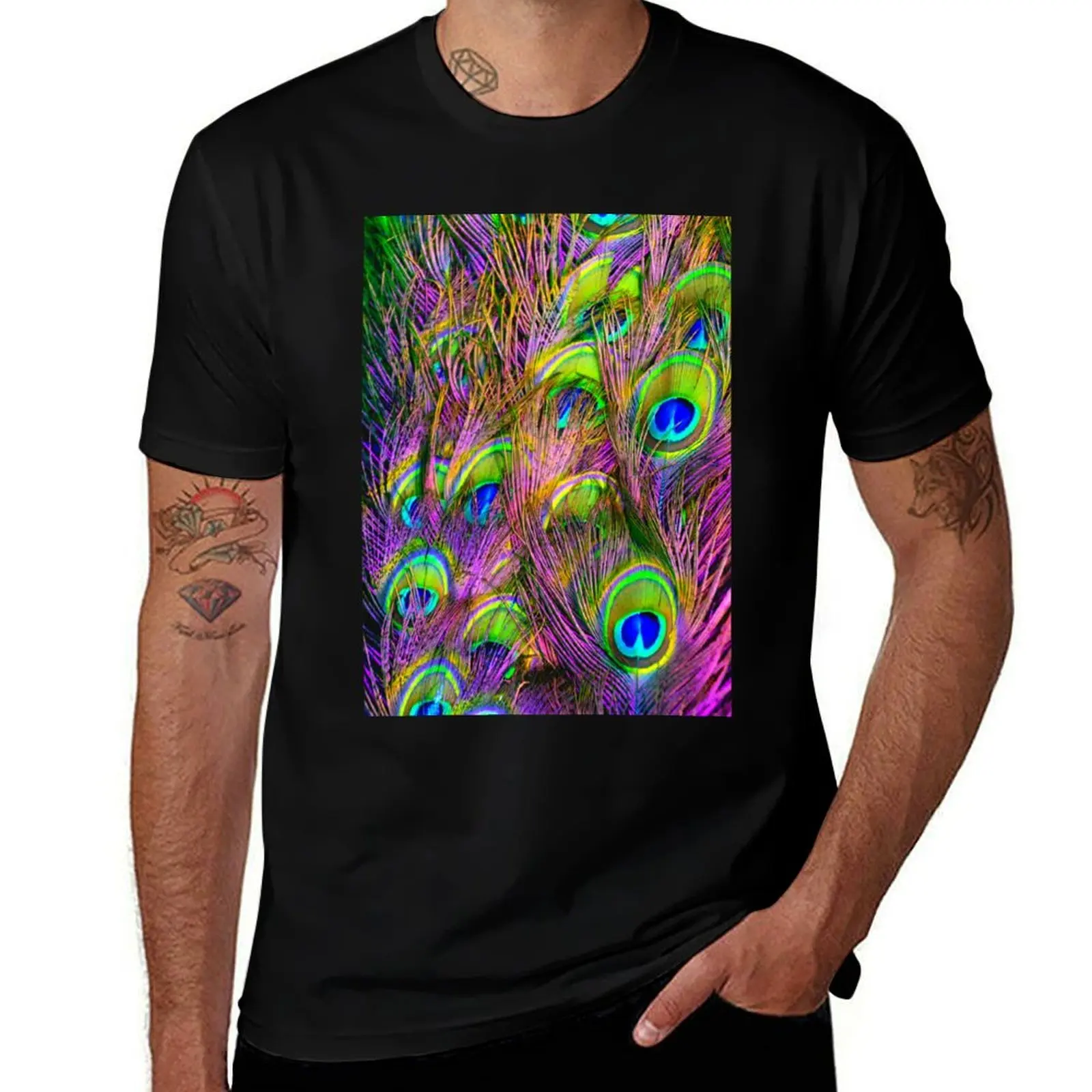 Beautiful Vivid Peacock Feathers T-Shirt Modern Print Casual T-Shirt