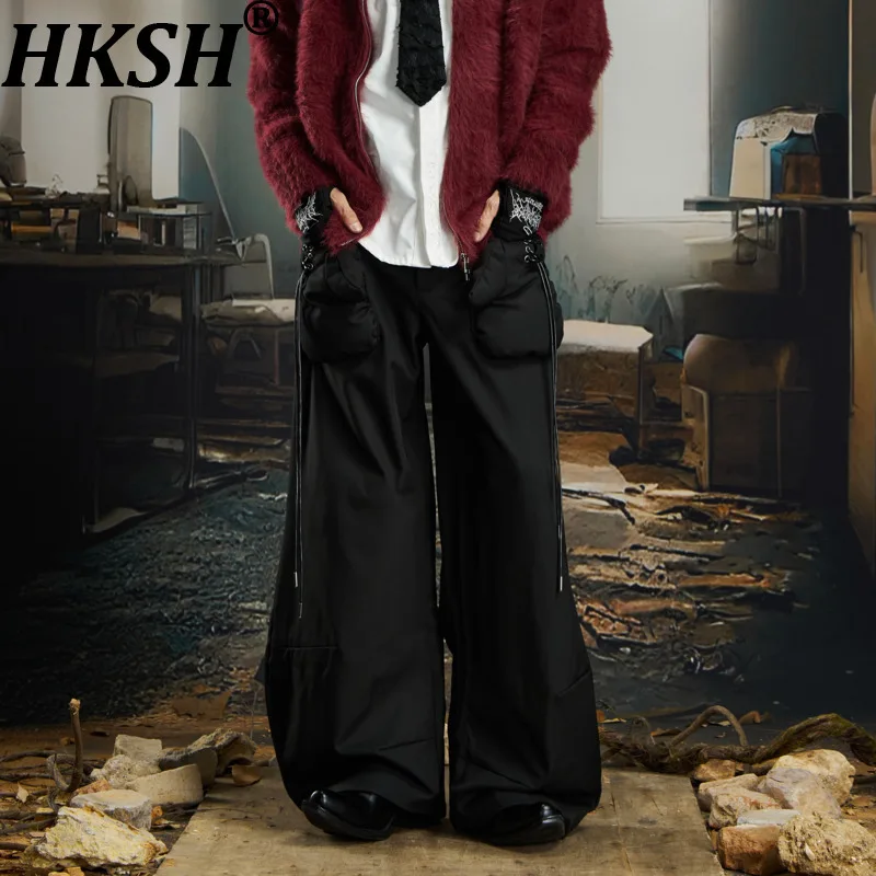 

HKSH Spring Autumn New Men Pocket Design Versatile Lazy Chic Draped Casual Cargo Pants Safari Style Dark Punk Unisex Ins HK14777