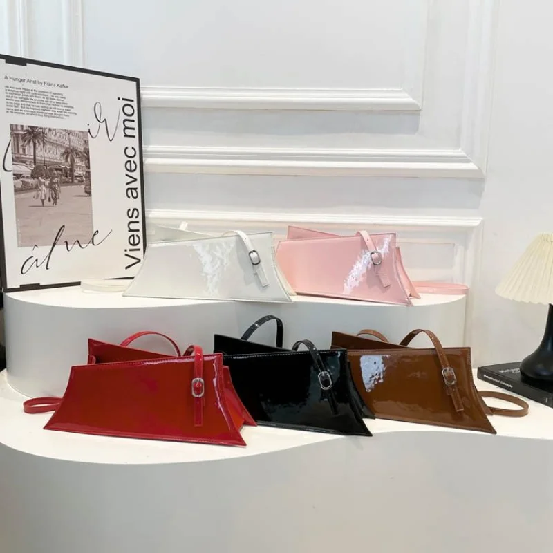 حقيبة ماسنجر نسائية مصنوعة من جلد الماعز تتميز بمظهر يومي عالي الجودة كاجوال أنيق وخفيف الوزن ​