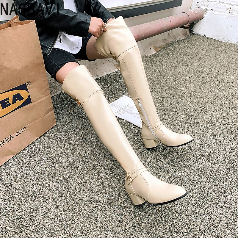 

Зимние длинные зимние сапоги больших размеров на толстом каблуке с острым плюшем и внутренней стороной, двухрядная пряжка на ремне, боковая молния, мягкие рыцарские сапоги из искусственной кожи