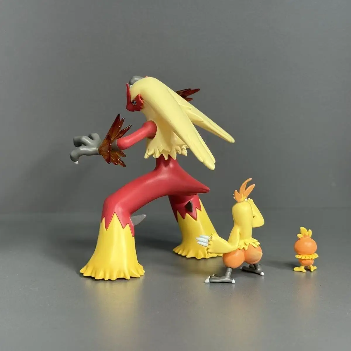 Anime Pokemon Figure Blaziken Evolutionary Group Action Figures in PVC Collezione Modello Giocattoli Regali