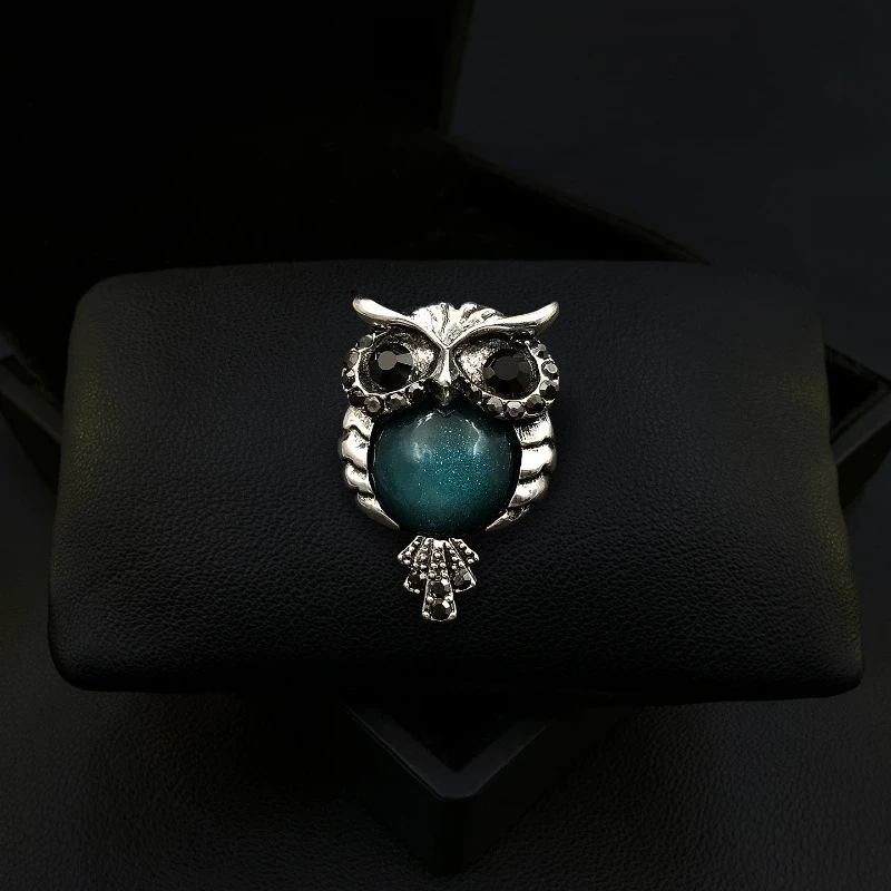 Deep and Mysterious Vintage Distressed Owl Brooch Vivid Expressive Corsage Pin Accessory for Women Suit Men Badge Jewelry 2113