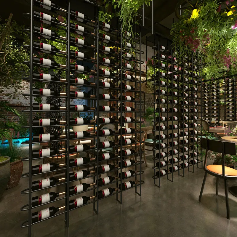 Floor-to-ceiling red wine rack restaurant industrial style against the wall wine display rack partition bar card seat wrought