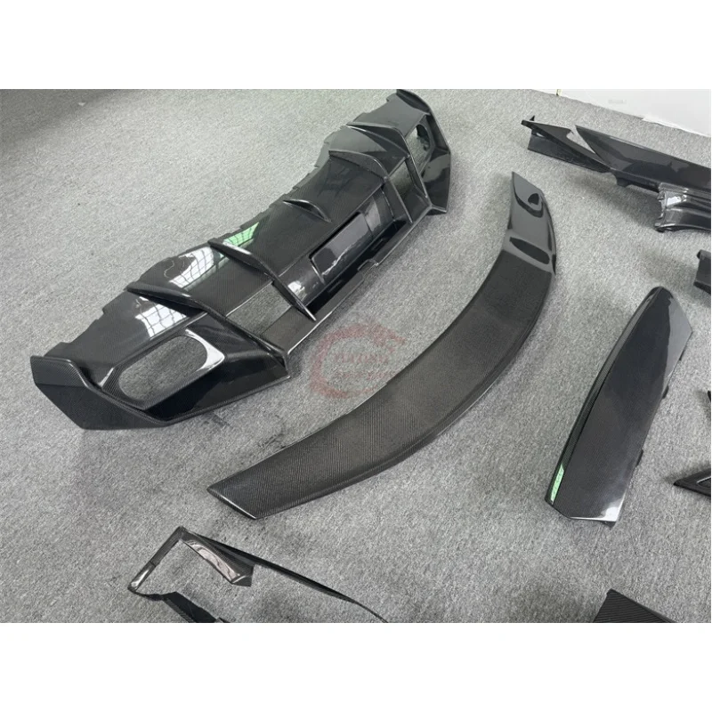 

Карбоновый обвес в стиле M для Lamborghini Huracan LP610 LP580: передний сплиттер, боковые юбки, диффузор, задний спойлер