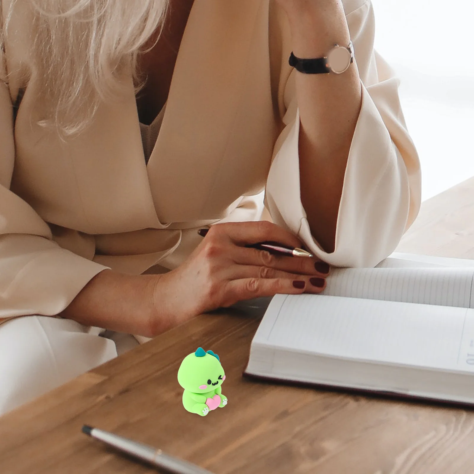 

Small Dinosaur Pencils Sharpener Cute Cartoon Decorative for Home Office Girl Portable Lightweight Safe to Use