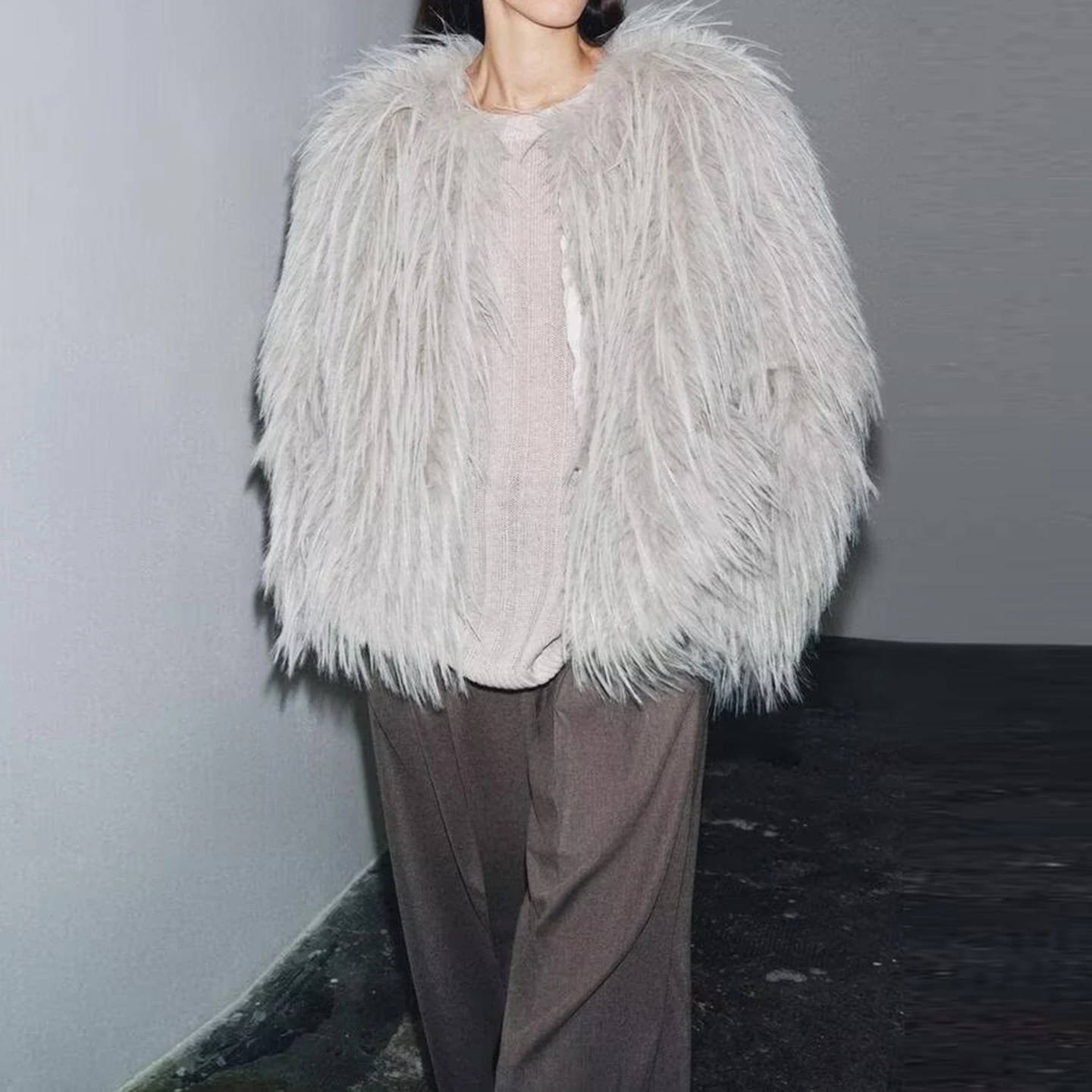 Sztuczny futro z efektem futra, płaszcz damski, odzież wierzchnia, nowość 2025, dopasowany krój, długość ort, włókno poliestrowe