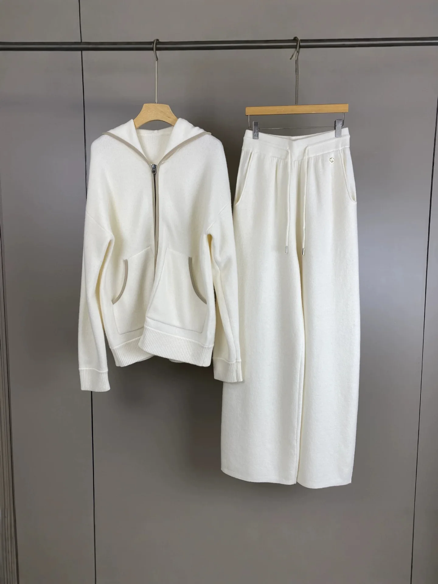 2026Fall/Winter Cashmere Hooded Knit Cardigan and Elastic-Waist Wide-Leg Pants Set