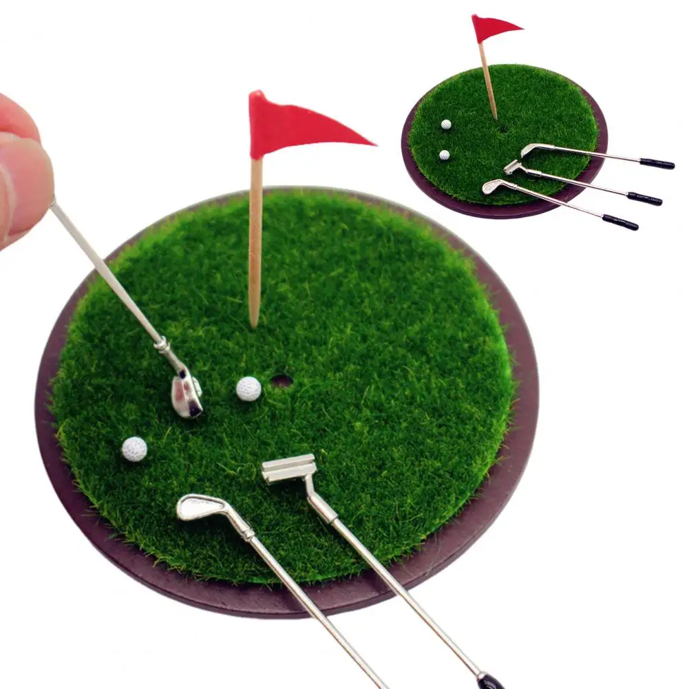 โลหะElectroplated Golf Club Miniature Golf Clubชุดลูกธงสําหรับเด็กแกล้งทําเป็นเล่นตุ๊กตาอุปกรณ์เสริมสําหรับมินิกอล์ฟ