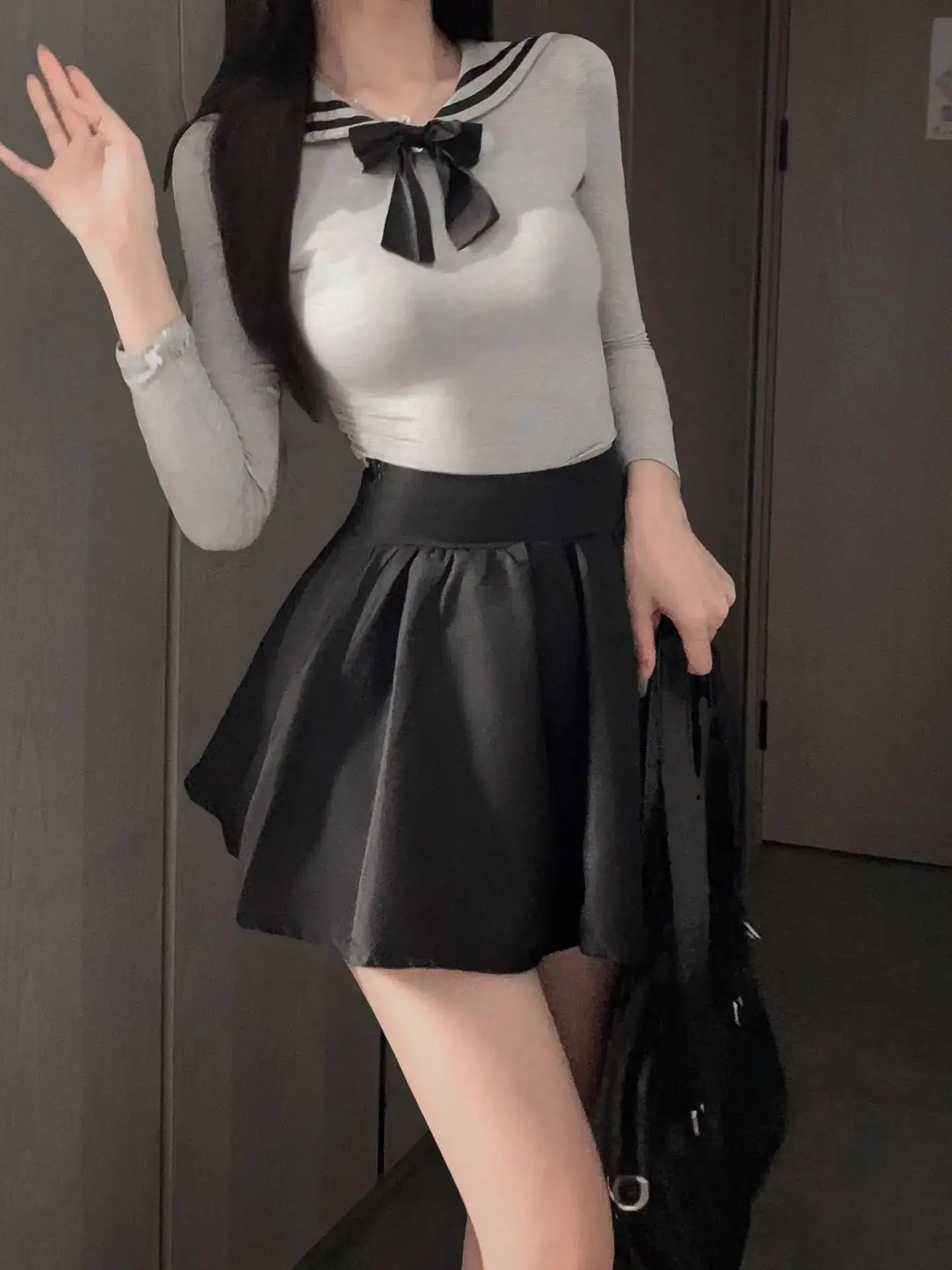 

Сексуальные девчачьи милые милые комплекты юбок в стиле колледжа Pure Desire с длинным рукавом и галстуком-бабочкой вокруг шеи, короткие юбки, очаровательные элегантные комплекты QDU2