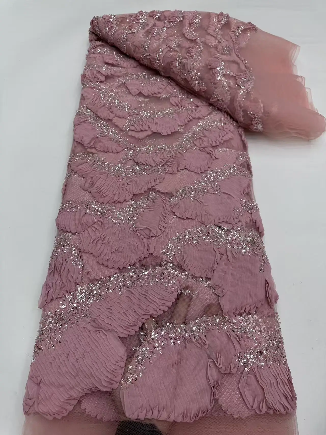 Paillettes africani Tessuti di pizzo con perline 2025 Ricamo rosso di alta qualità Tessuto di pizzo francese nigeriano per lacci da cucito da sposa Hm53-1