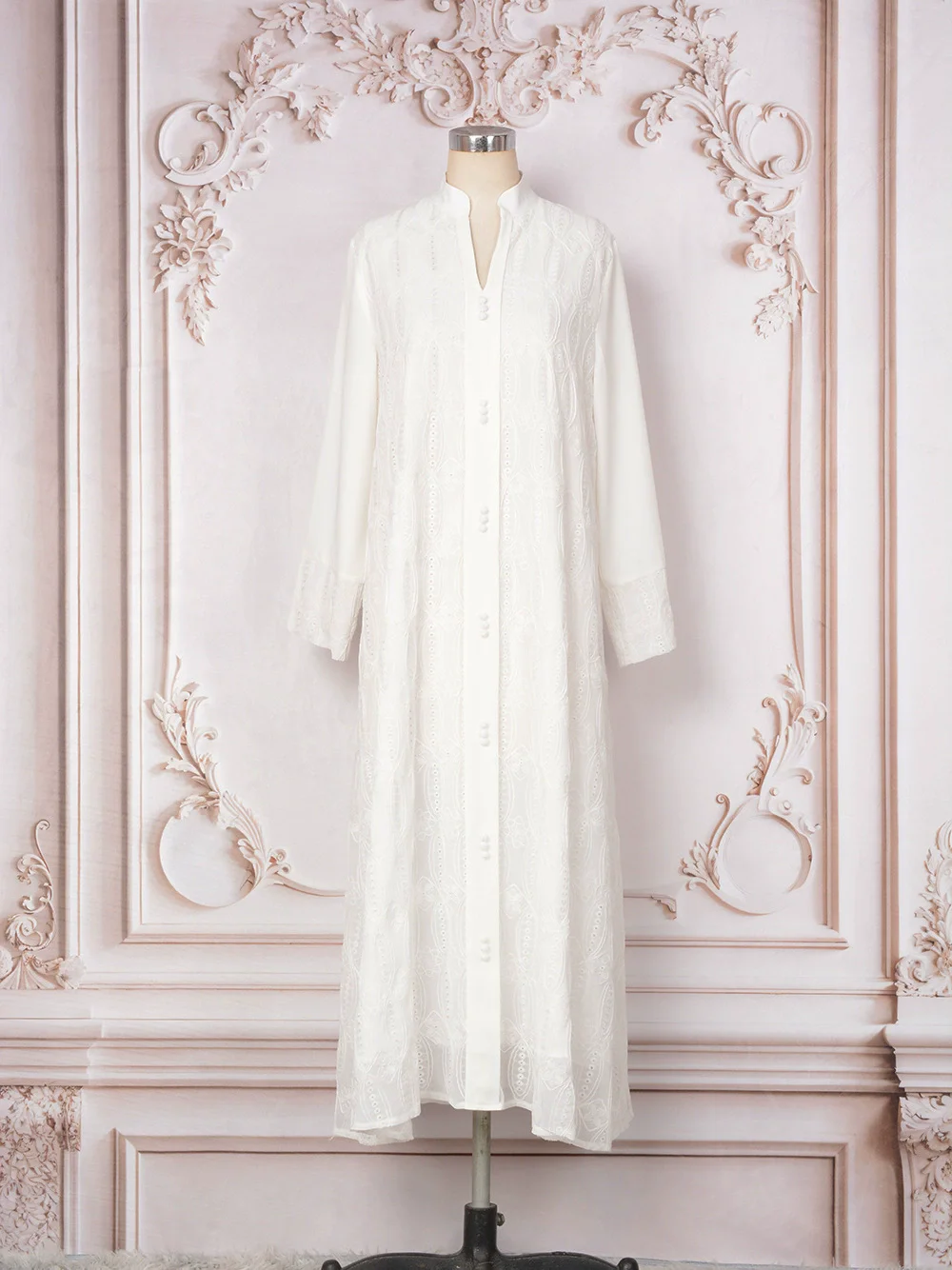 

New Style Fashionable Muslim Women's Robes From Qatar in The Middle East. Solid-color Embroidered Abaya Dresses From Dubai