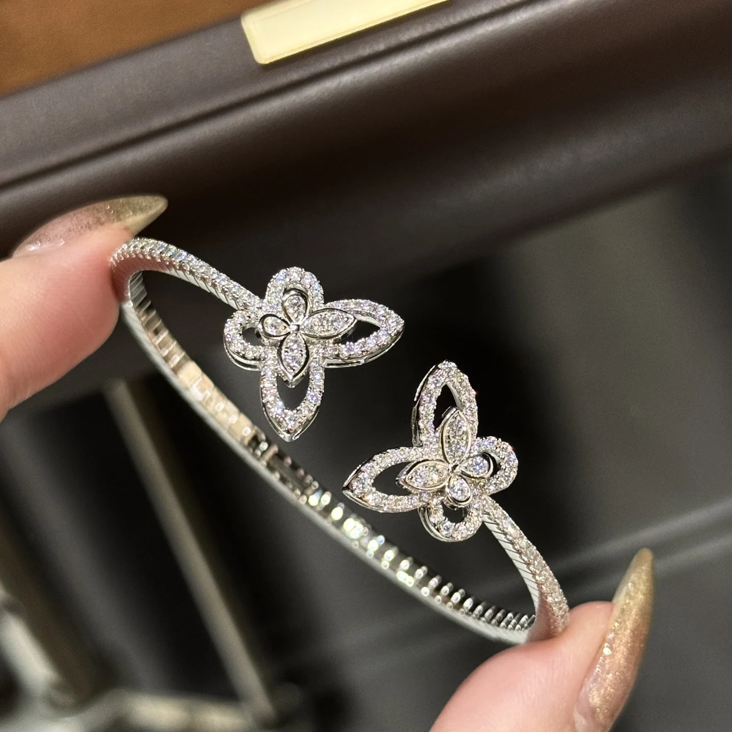 Cuff Bangle Bracelet - سوار فاخر جديد من الفضة الإسترلينية