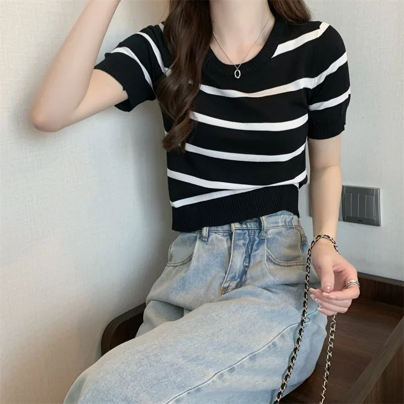 Women's Slimming Knitted Short Sleeve T-shirt Niche Design Cropped Top For Summer Design Sensibility Slims Smooths Silhouette