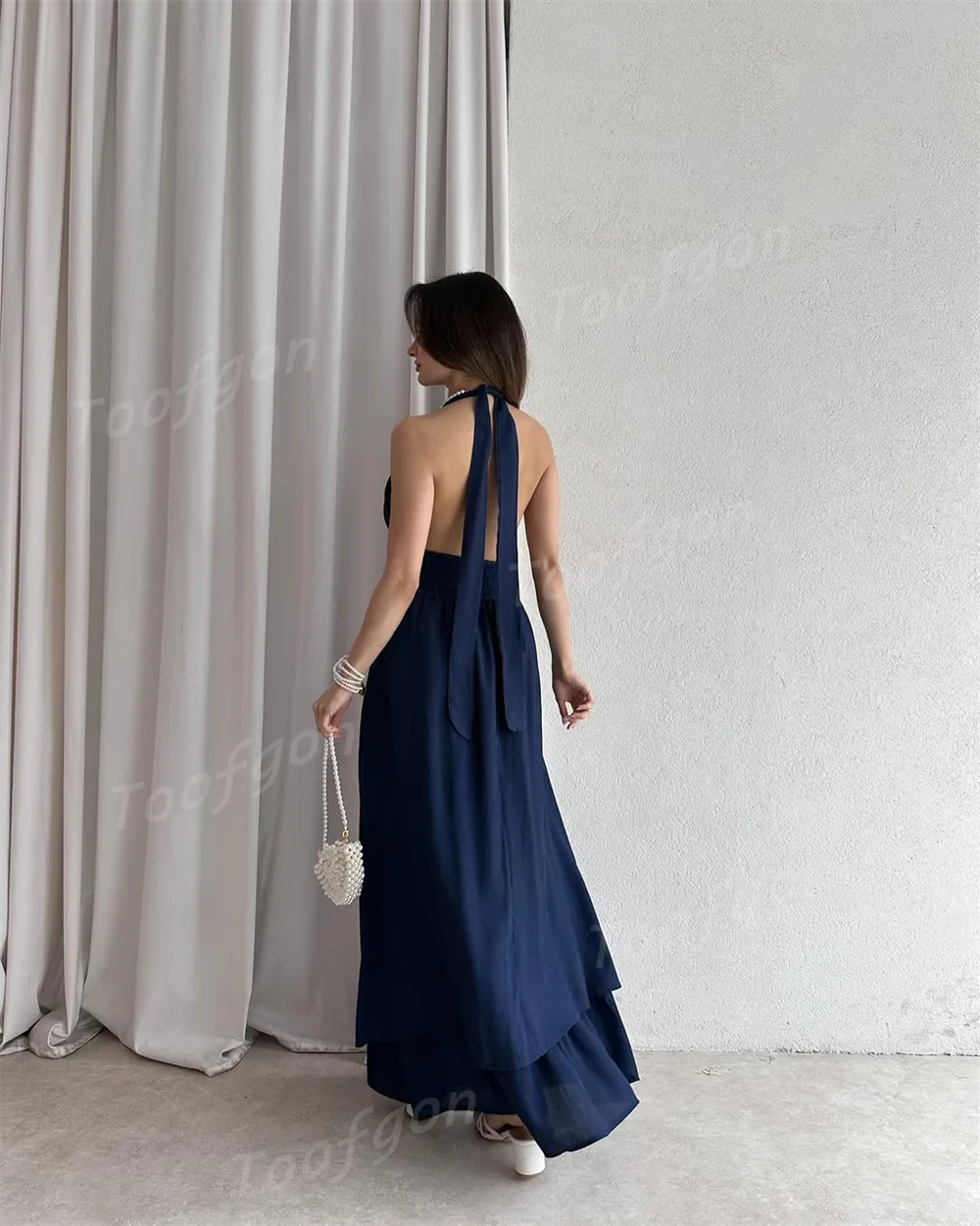 فساتين سهرة من Toofgon Halter باللون الأزرق الداكن على شكل حرف A مخصصة من الشيفون بدون ظهر لحفلات أعياد الميلاد وحفلات التخرج للنساء فستان رسمي طويل للحفلات