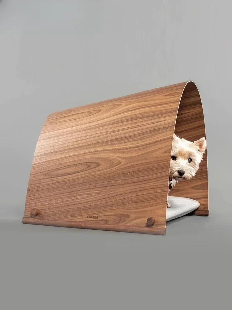 Teddy's kennel semi-enclosed Maine puppet cat does not occupy the cat house