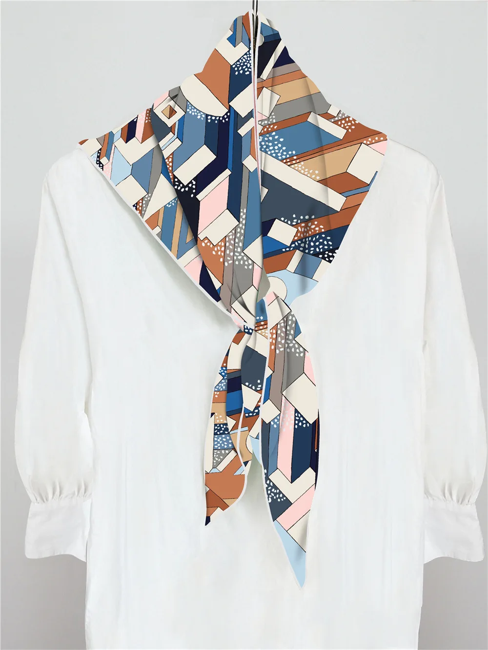 Châles triangulaires en soie pour femmes, grandes foulards de luxe de styliste, châle doux, Hijabs, sac cadeau de noël, décoration de tête