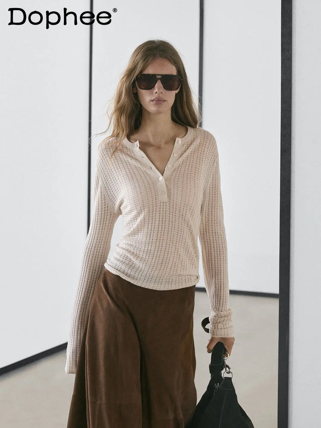 

Новая женская трикотажная футболка с V-образным вырезом и длинным рукавом, бежевая, с ажурным узором, в японском стиле, для повседневной носки, весна 2026