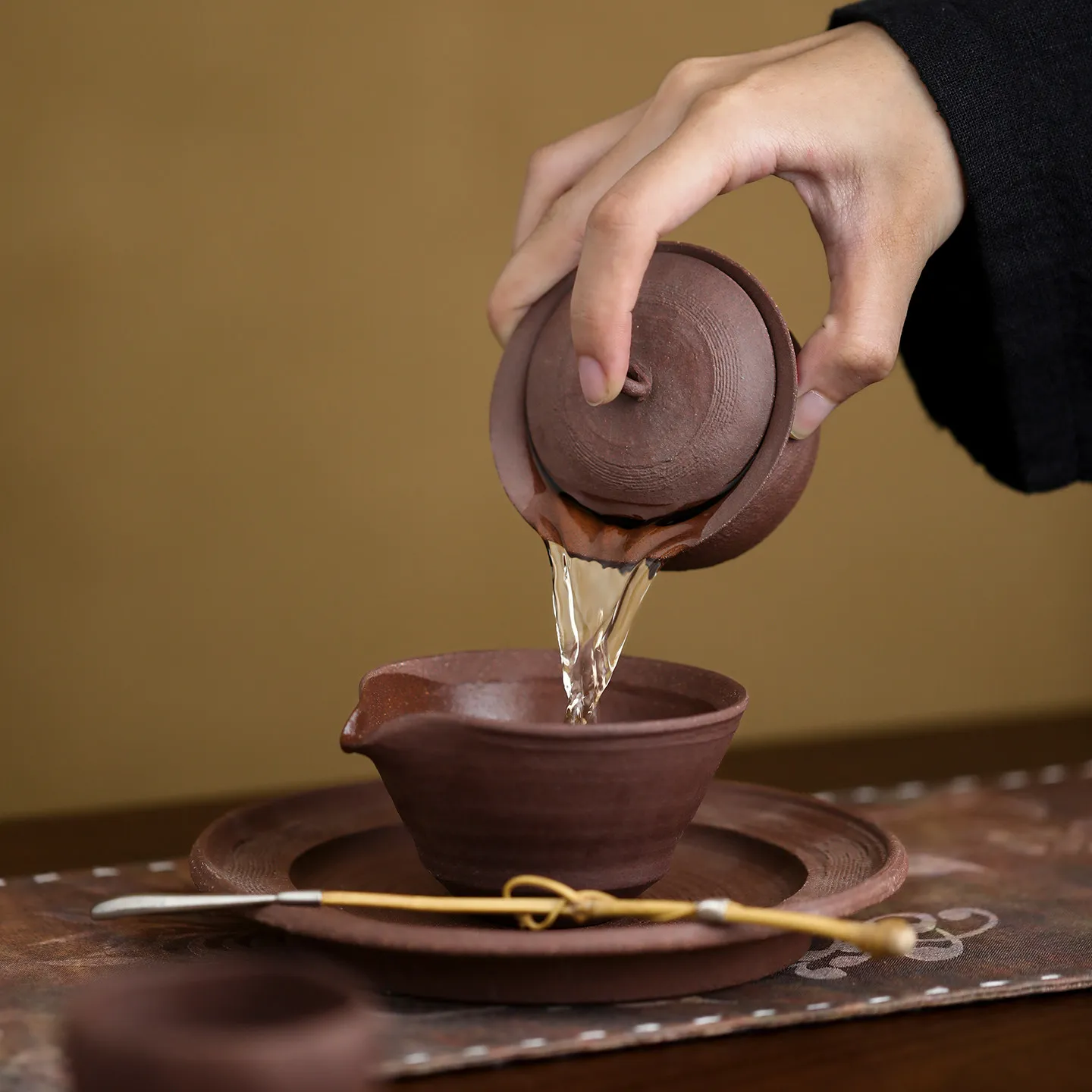 Purple Clay Round Knob Gaiwan, Chinese Lidded Tea Bowl and Gongfu Tea Brewer for Traditional Tea Service and Entertaining