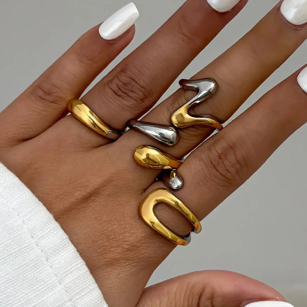 

SHIXIN 4 Pcs Trendy Smooth Surface Irregular Open Rings Set for Women Gold Color and Silver Color Mixed Finger Rings Accessories