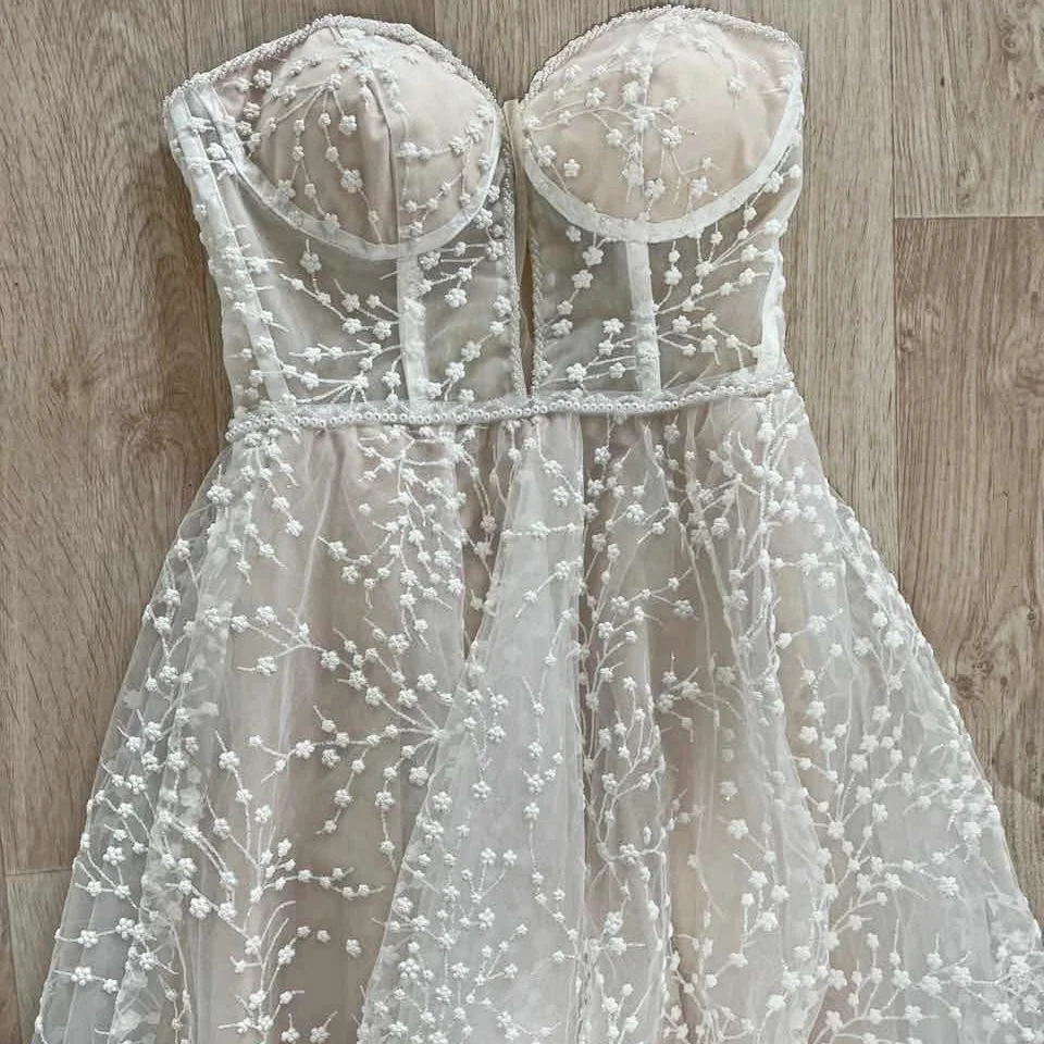 فستان زفاف من التل بدون حمالات على شكل زهور سباركلي 2026 الأميرة على شكل قلب دانتيل على شكل حرف A فستان زفاف دانتيل زينة فيستدو دي نوفيا