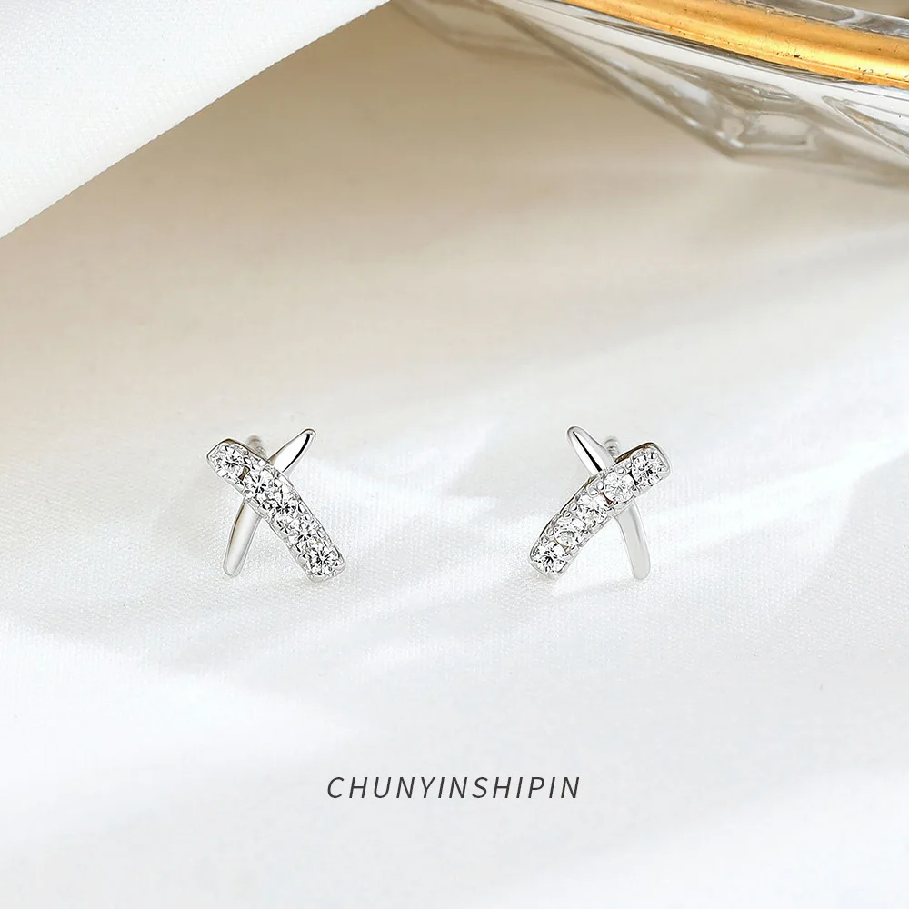 Simple and versatile s925 silver diamond-studded letter X stud earrings with cross earrings, high-end sense