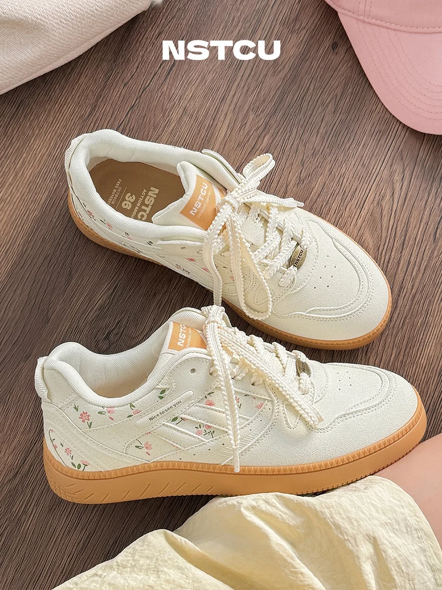 

NSTCU Creamy Floral Design Low-Top Casual Sneakers 2026 New Style Versatile White Sneakers Student Leisure Board Shoes Unisex