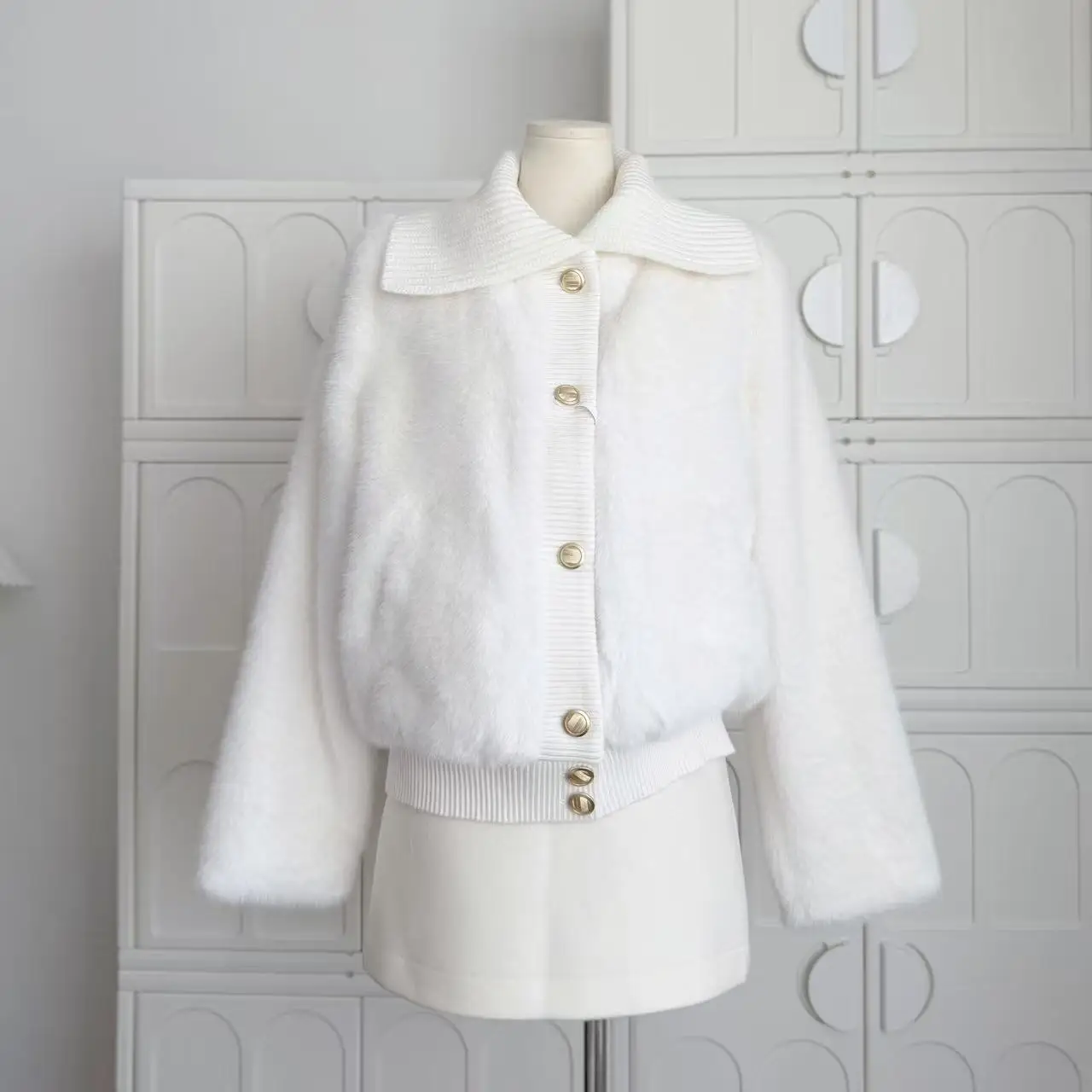 

Women's Cute Soft Turn Down Collar Long Sleeve Faux Mink Fur Jacket Lady Streetwear Single Breasted Faux Fur Loose Outwear Top