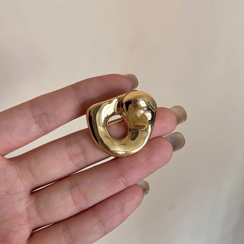 Design di nicchia francese Forma convessa concava geometrica estremamente semplice Design versatile e compatto Accessori per spille stile Ins